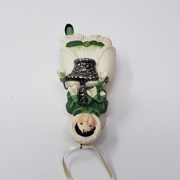 1997 Hallmark Snowdrop Angel Handcrafted Keepsake Holiday Christmas ornament. - Picture 4 of 8